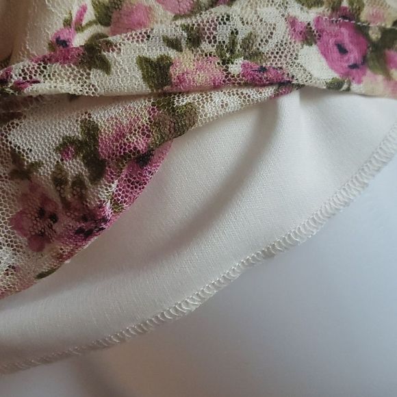 Floral Long Sleeve Top. Runs small. No stretch. NWOT - Picture 4 of 8